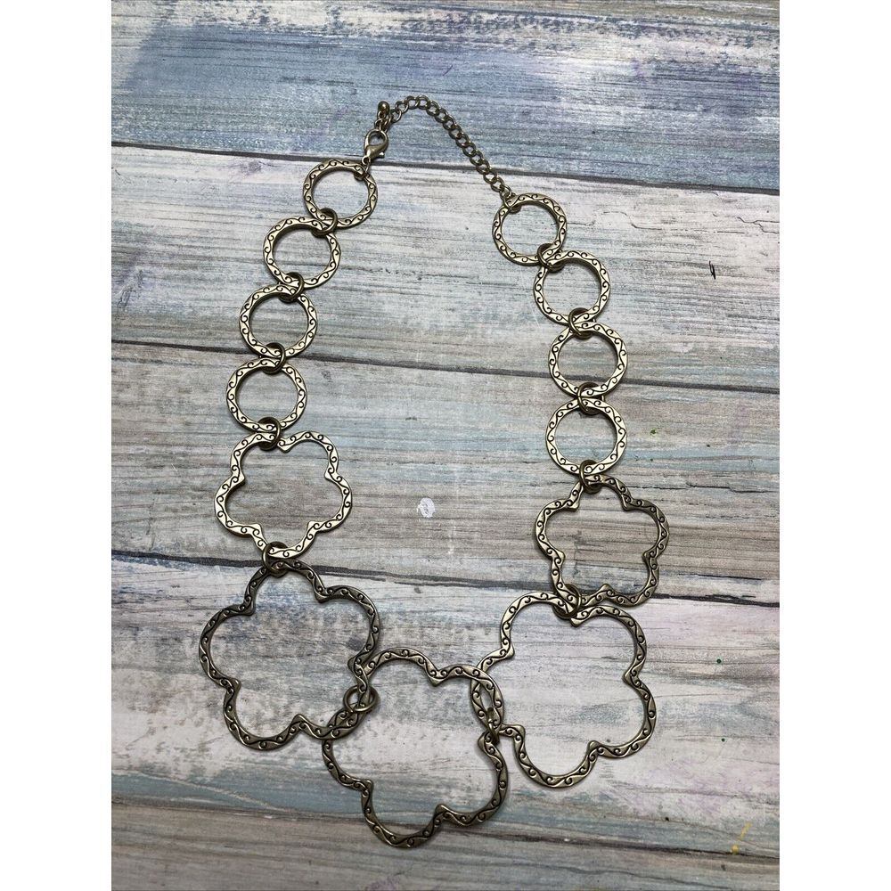 Flower Cutouts Gold Tone‎ Textured Daisy Necklace 18" NWOT